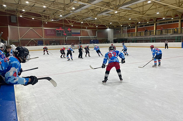 Хоккеисты из Сосенского успешно стартовали в Московском этапе соревнования «Золотая шайба» 